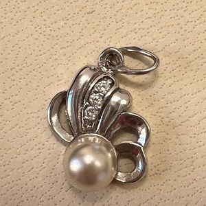 Sterling silver pendant with imitation pearl